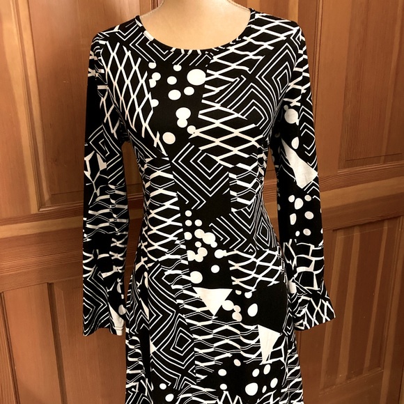 Geo Tee style Bodycon Dress - Picture 5 of 13